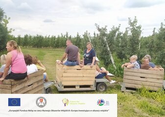 Uczestnicy wizyty studyjnej „Sandomierskim Szlakiem Jabłkowym” w gospodarstwie ogrodniczym „Szymanówka"