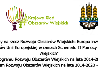 U góry: Logotypy projektowe: logo Unii Europejskiej (okrąg złożony z dwunastu złotych gwiazd na niebieskim tle), logo Krajowej Sieci obszarów wiejskich (trzy kolorowe drzewa z napisem Krajowa Sieć Obszarów Wiejskich), logo Lubelskiego Ośrodka Doradztwa Rolniczego w Końskowoli (trzy żółte kłosy skierowane do góry, pod kłosami żółty napis LODR, na półkolu napis Końskowola ), logo Programu Obszarów Wiejskich na lata 2014 – 2020 (biały domek, zielone pola, czerwone kłosy, niebieskie niebo w kole otoczonym ośmioma niebieskimi gwiazdami). Poniżej napis: Europejski Fundusz Rolny na rzecz Rozwoju Obszarów Wiejskich: Europa inwestująca obszary wiejskie”. Operacja współfinansowana ze środków Unii Europejskiej w ramach Schematu II Pomocy Technicznej “Krajowa Sieć Obszarów Wiejskich” Program Rozwoju Obszarów Wiejskich na lata 2014-2020” Instytucja Zarządzająca Programem Rozwoju Obszarów Wiejskich na lata 2014-2020 – Minister Rolnictwa i Rozwoju Wsi.